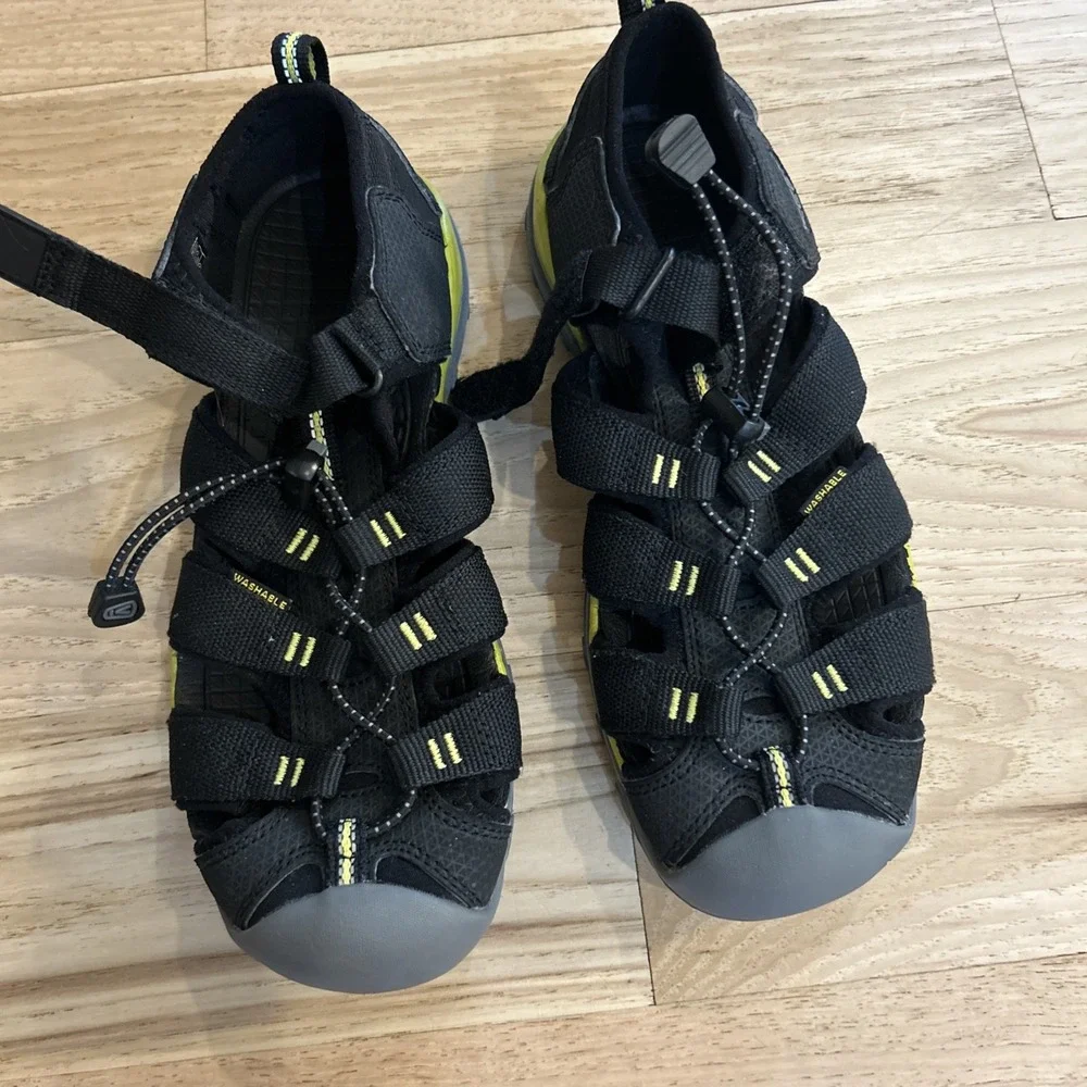 Black Men's Keens Size 5
